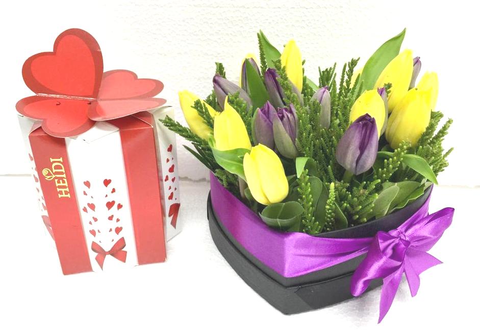 Caja Corazn de 20 Tulipanes y Bombones Heidi Bouquet 140grs